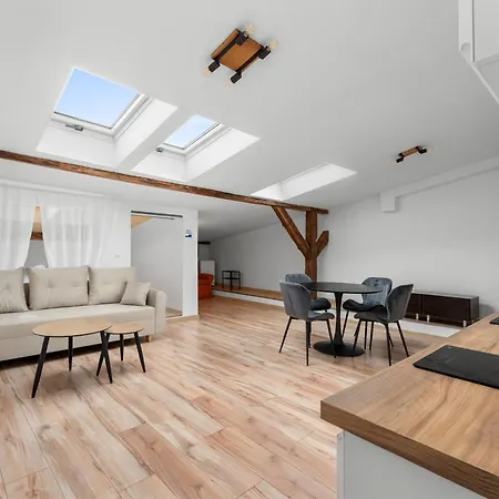 Daire Wielopole Old Town By Bookinghost