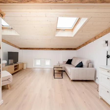 Wielopole Old Town By Bookinghost Lägenhet *